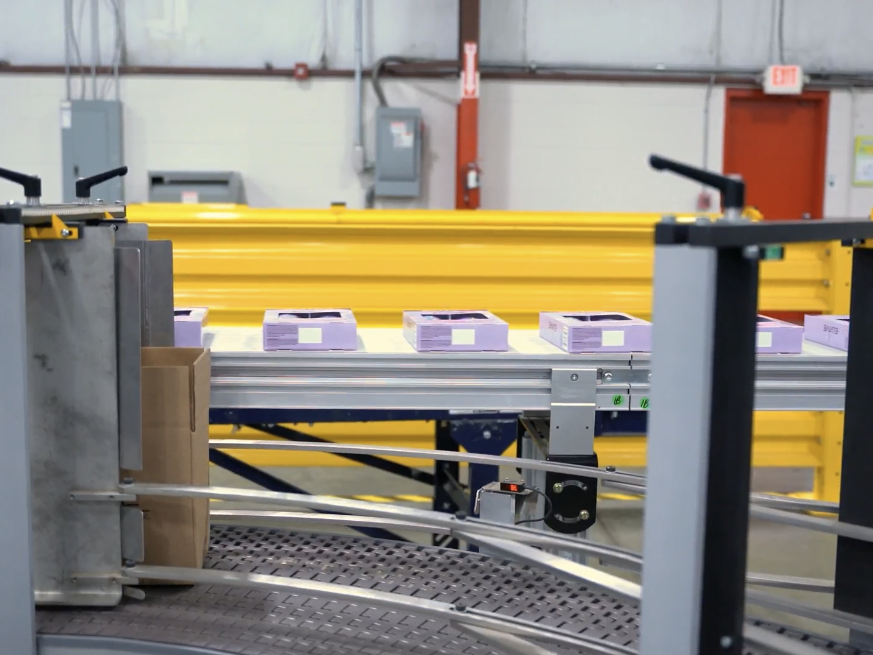 product displays packaged on line